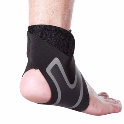 TaffSPORT Pelindung Engkel Kaki Sport Compression Sleeve Right Foot M 39-41 - HH012 - Black — gambar 2