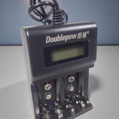 Doublepow Charger Baterai 4 Slot AA AAA 9V Ni-MH Ni-CD Li-Ion with LCD - DP-UK95 - Black — gambar 3