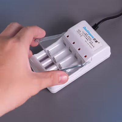 Doublepow Charger Baterai 4 Slot AA AAA Ni-MH Ni-CD with LED - DP-B02 - White — gambar 4