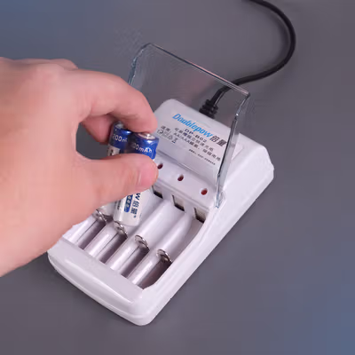 Doublepow Charger Baterai 4 Slot AA AAA Ni-MH Ni-CD with LED - DP-B02 - White — gambar 5